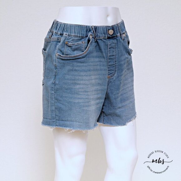 Blank NYC Elastic Waistband High Rise Distressed Frayed Hem Denim Shorts - Picture 5 of 7